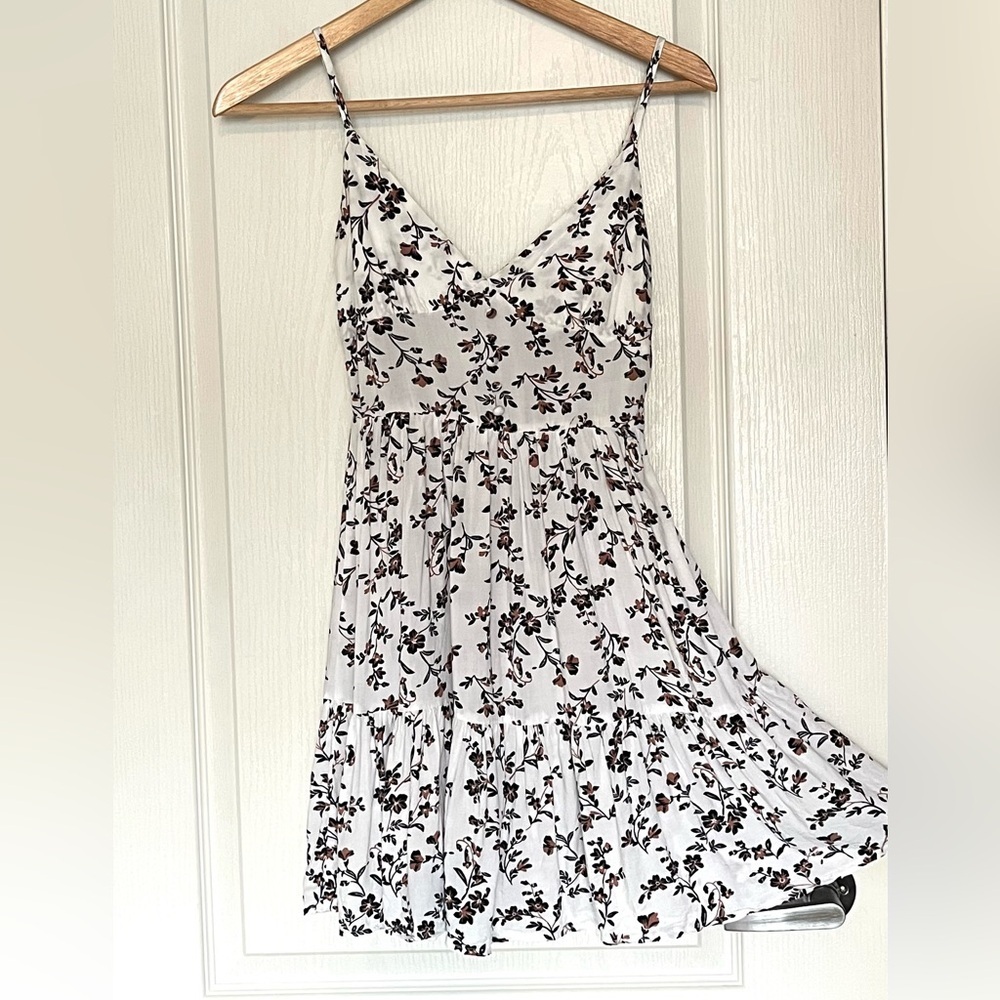 Zaful White Floral V-Neck Tiered Mini Cami Dress Sz S Boho Cottagecore Vacation